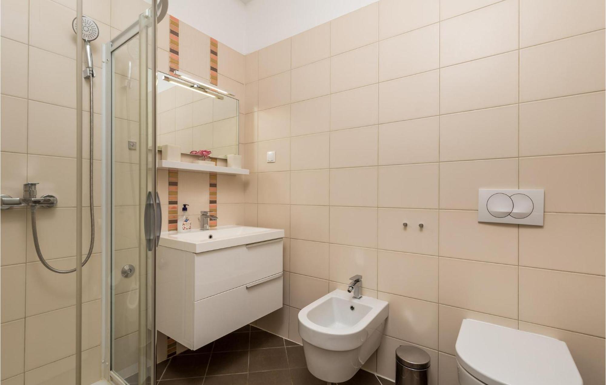 Nice Home In Krk With Kitchen Đảo Krk Ngoại thất bức ảnh