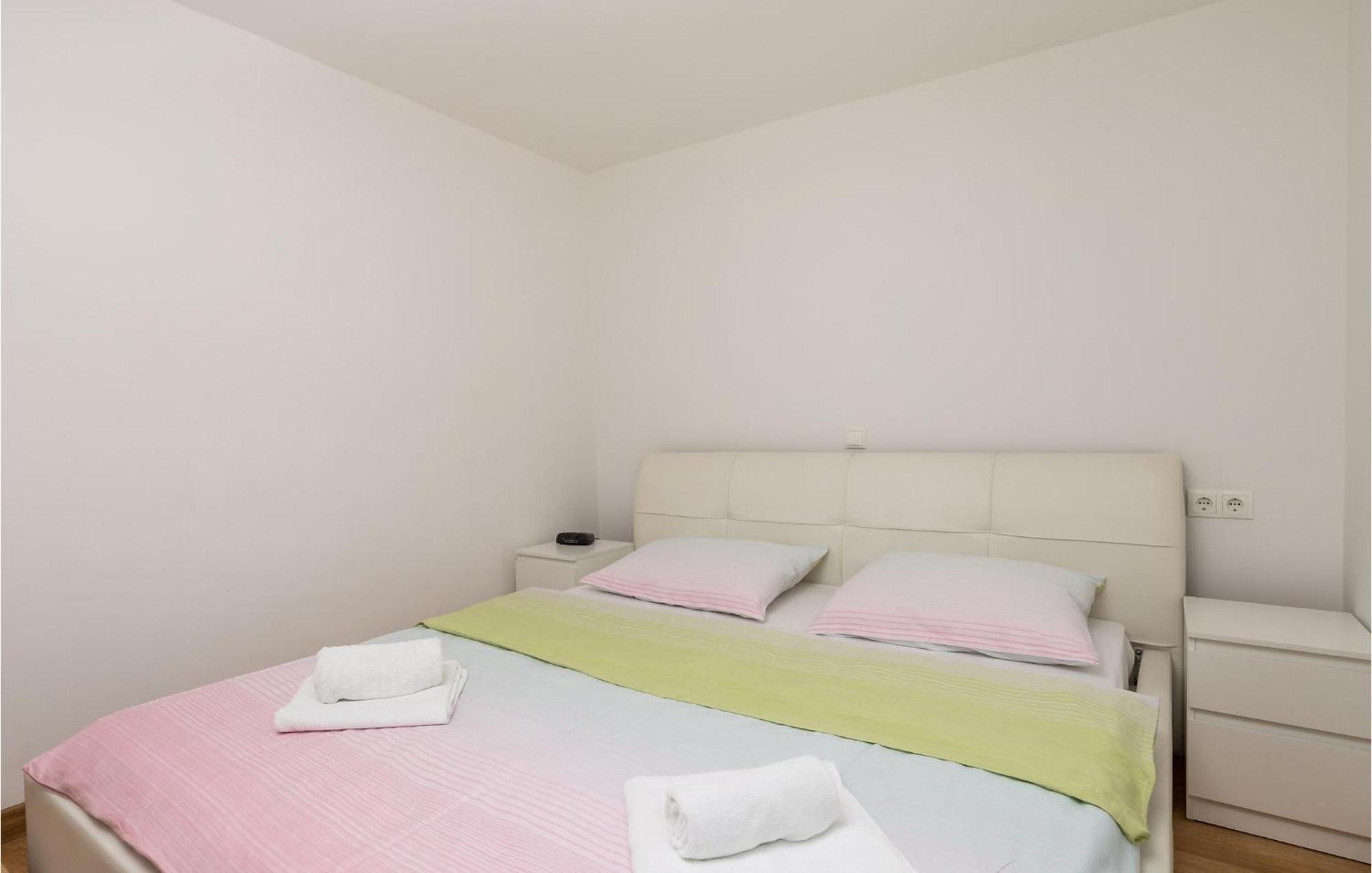 Nice Home In Krk With Kitchen Đảo Krk Ngoại thất bức ảnh