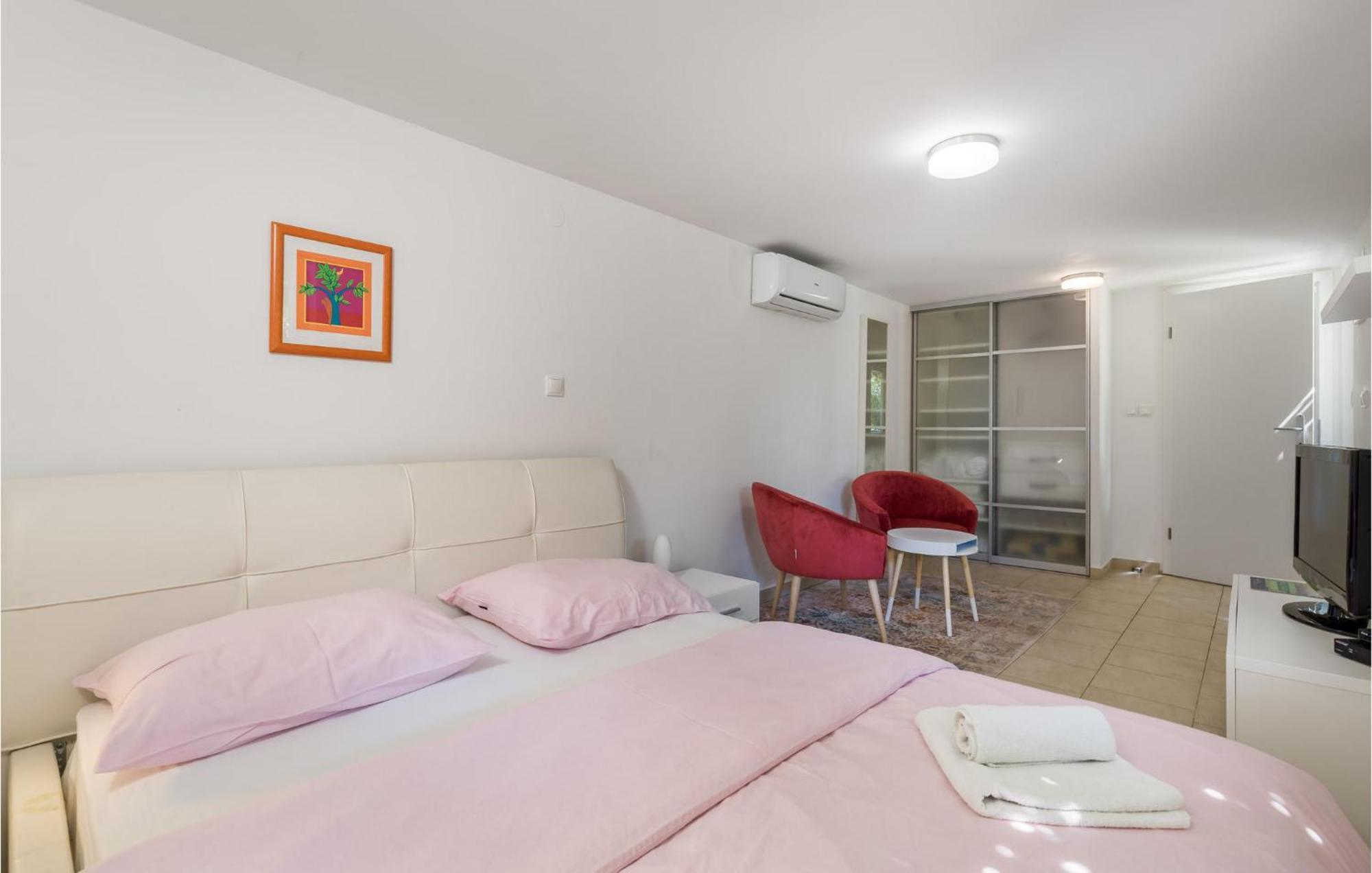 Nice Home In Krk With Kitchen Đảo Krk Ngoại thất bức ảnh