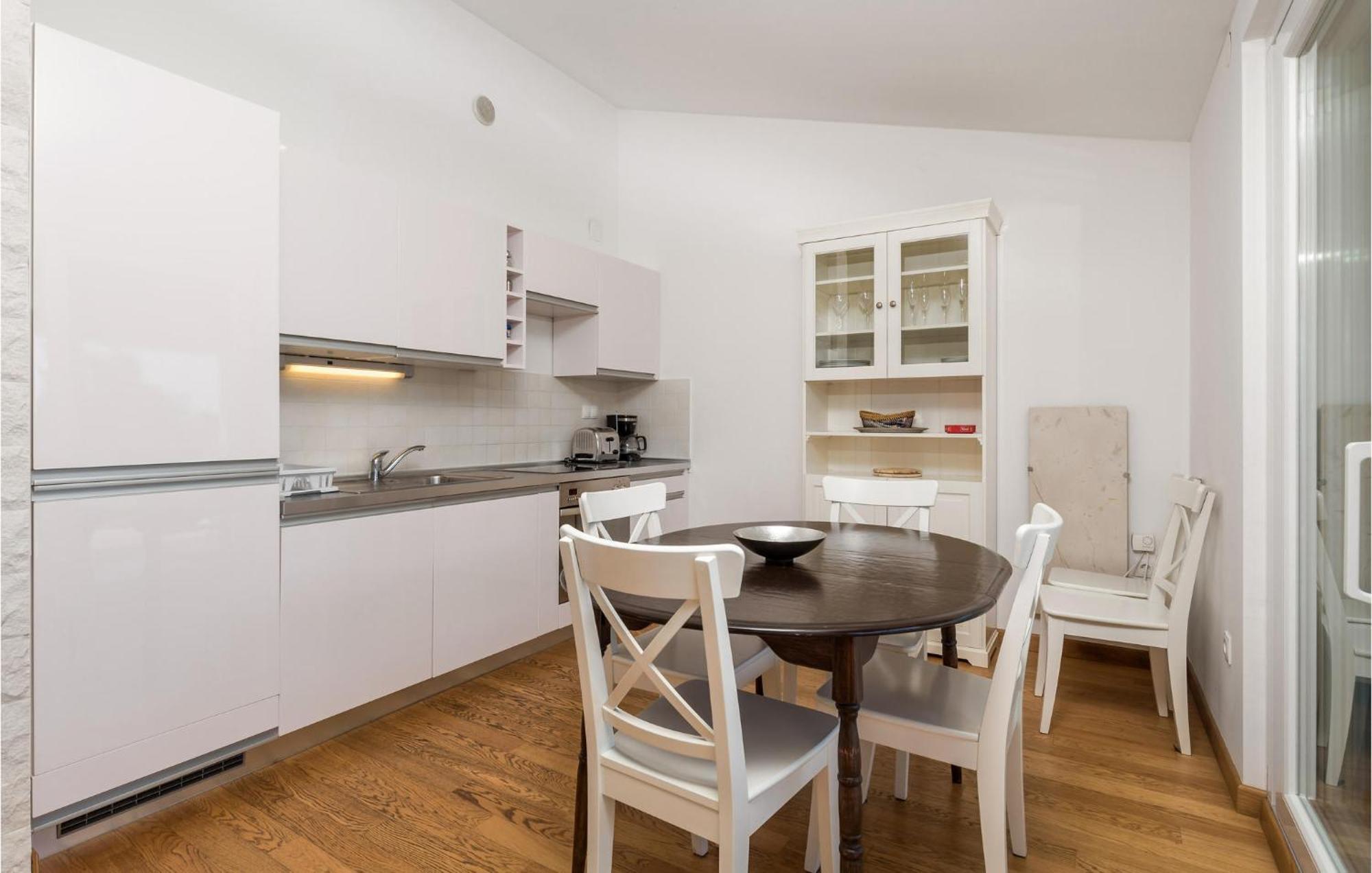 Nice Home In Krk With Kitchen Đảo Krk Ngoại thất bức ảnh