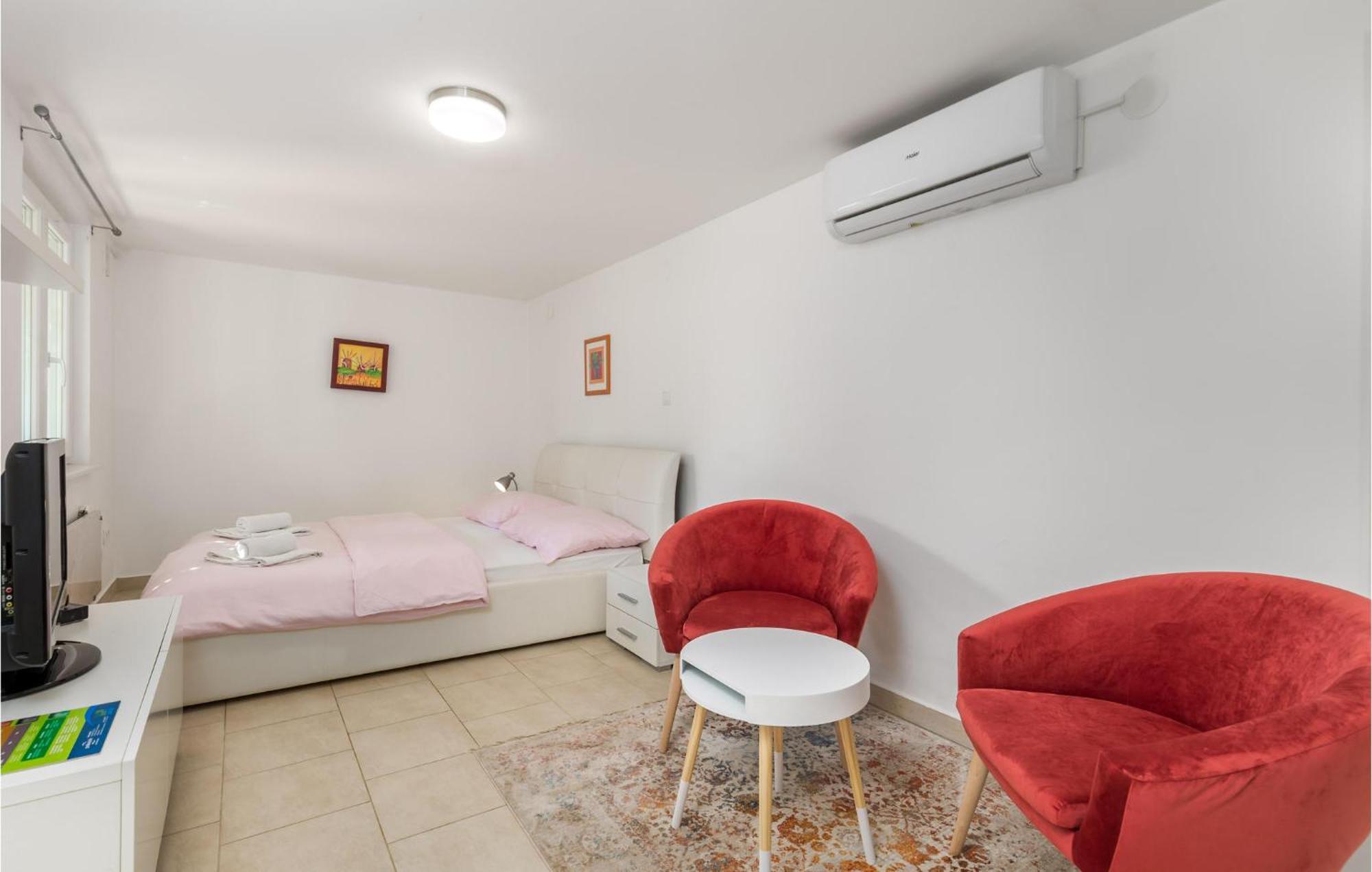 Nice Home In Krk With Kitchen Đảo Krk Ngoại thất bức ảnh