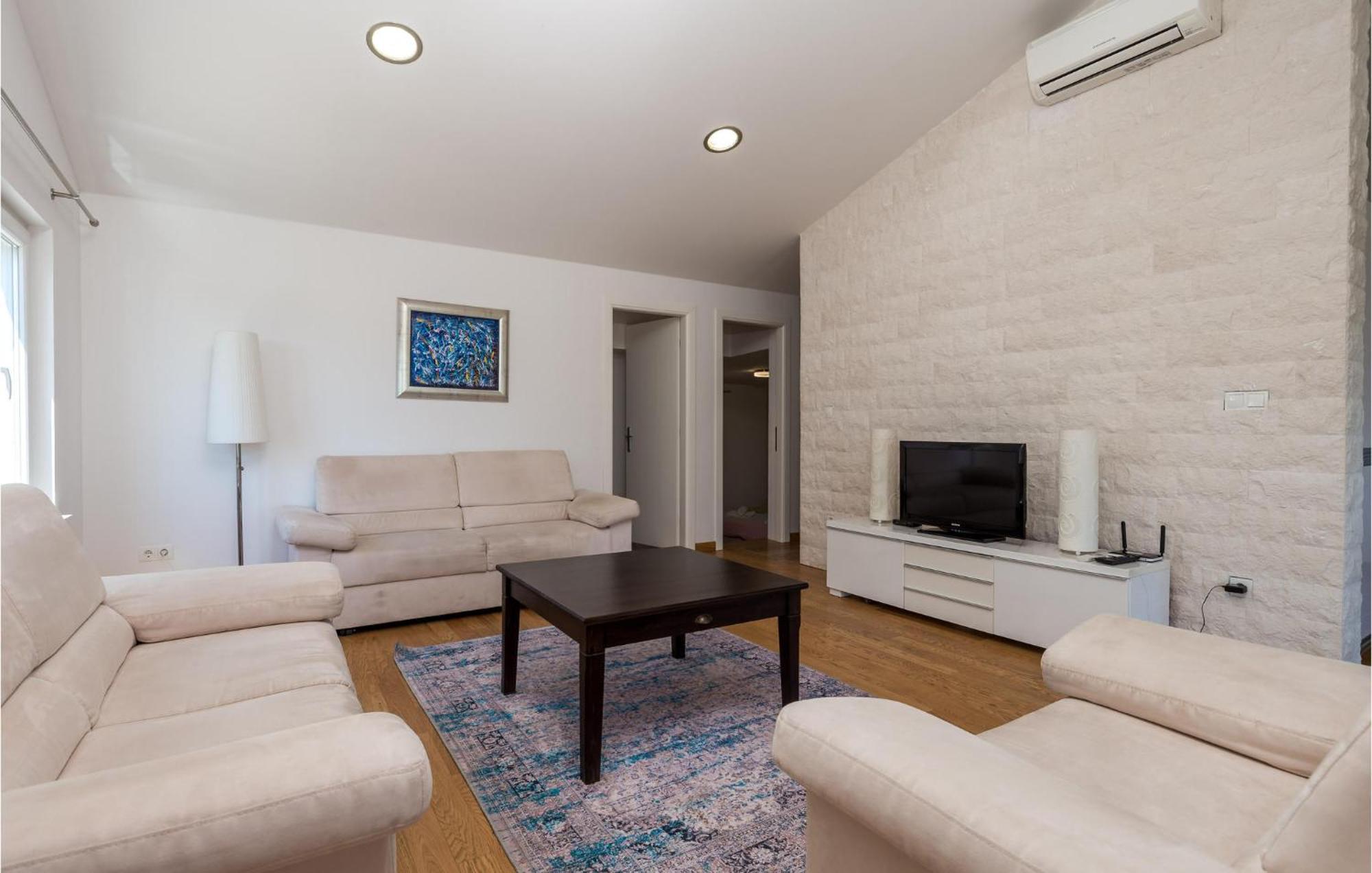Nice Home In Krk With Kitchen Đảo Krk Ngoại thất bức ảnh